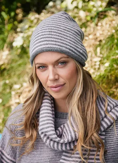 Fisherman Cashmere Stripe Beanie in Grey Blossom